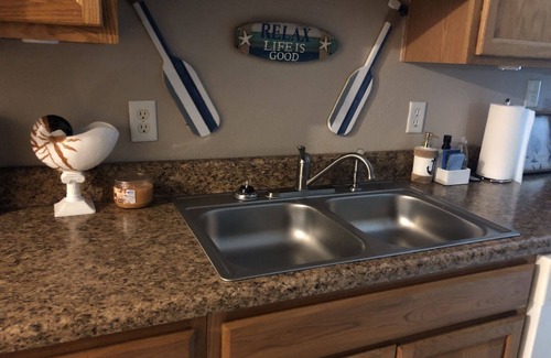 Florida Panhandle Casa | Mental Health Getaway W/Large Private Backyard & Hot Springs 7-Seater Hot Tub!
