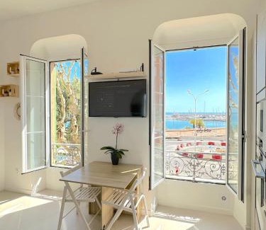 Menton Apartamento | MENTON # MONACO - F1 GP - 4 PERSONS - SEA VIEW - NEW - PARKING - CLIM - PREMIUM - BEACH and SUN