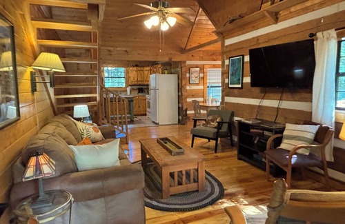 Mentone Cabina | Mentone Mountain Hideaway-Rustling Oak Cabin for Family Getaway in Nature