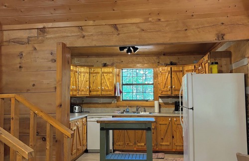 Mentone Cabina | Mentone Mountain Hideaway-Rustling Oak Cabin for Family Getaway in Nature