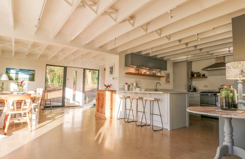Meonstoke Casa | MEON BOSCAGE, pet friendly, luxury holiday cottage in Meonstoke