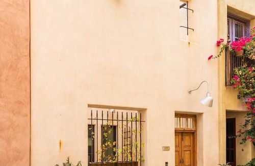 Menlo Park Casa | Mercado San Agustin | 2 BR 2.5 BA | Garage | Patio