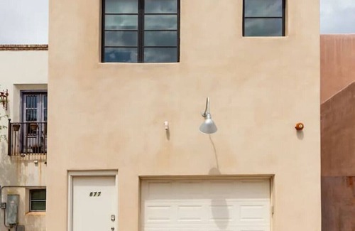 Menlo Park Casa | Mercado San Agustin | 2 BR 2.5 BA | Garage | Patio
