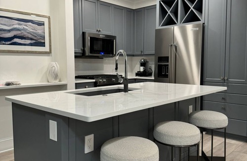 North Naples Condominio | Mercato - Condominio contemporáneo exclusivo de lujo- RECIENTEMENTE RE-DECORADO