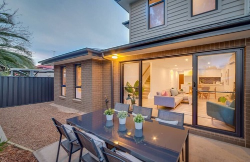 Wangaratta Casa | Merchant's Court: Central 3 bedroom townhouse!