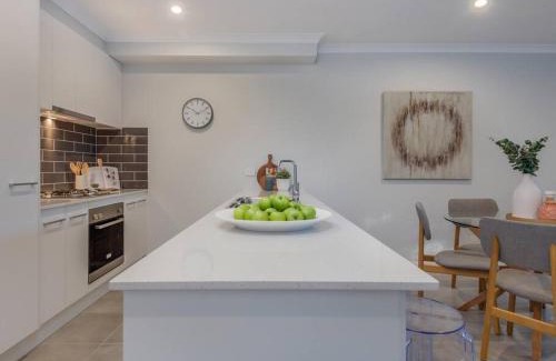 Wangaratta Casa | Merchant's Court, Quiet and Central 3 bedroom townhouse