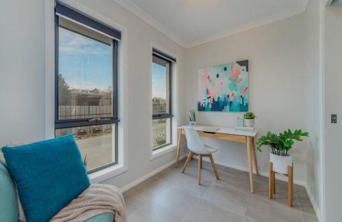 Wangaratta Casa | Merchant's Court, Quiet and Central 3 bedroom townhouse