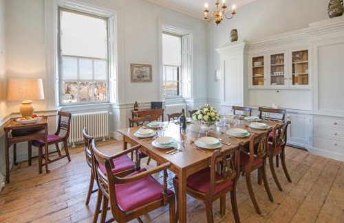 Eyemouth Apartamento | Merchant's House - LARGE two floor apartment! Sleeps up to 11 people, First floor available separately, sleeping 2 people at a reduced rate!