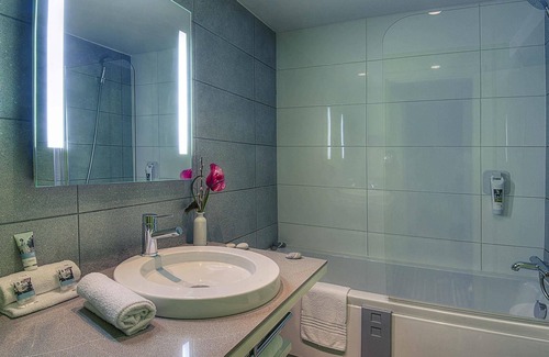 Carre d'Or Hotel | Mercure Nice Promenade Des Anglais