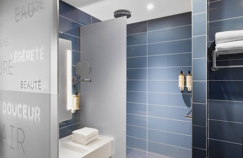 Saint-Vincent-de-Paul Hotel | Mercure Paris gare du Nord la Fayette
