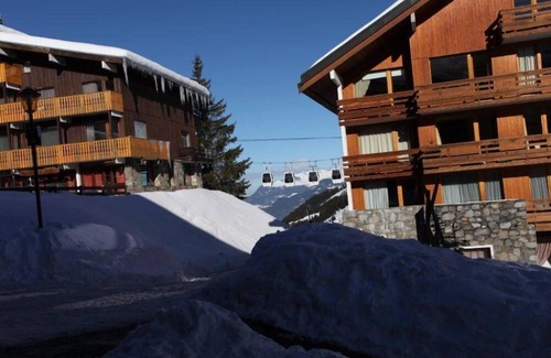 Meribel-Mottaret Apartamento | Méribel-Mottaret: ubicación excepcional del edificio en forma de chalet