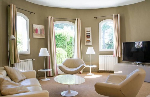 Aiguelongue Villa | ESTILO Villa idónea para niños con piscina en Montpellier