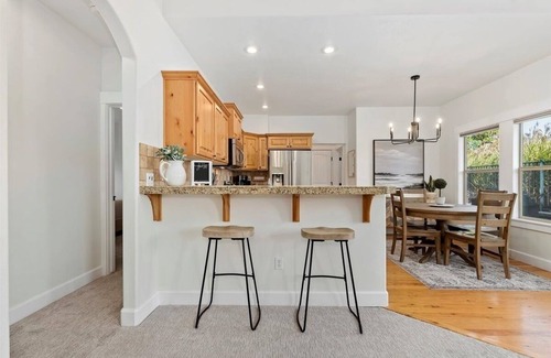 Meridian Casa | Meridian Patio Home with Games, Seasonal Pool, Close to EVERYTHING! Pet friendly