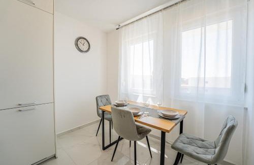 Zrce Apartamento | Meridian Pool Residences