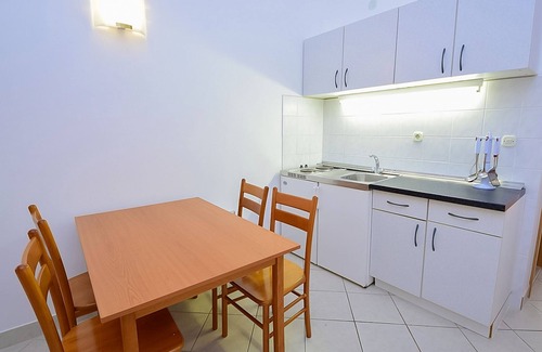 Stankovici Apartamento | Meridiana by Interhome