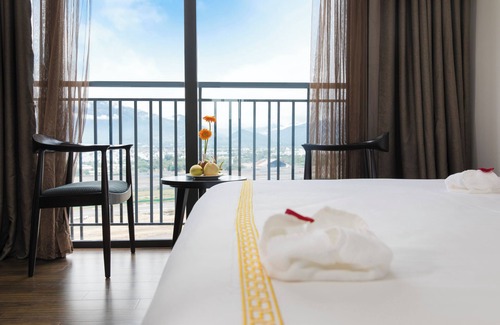 Tran Phu Beach Hotel | Meriton Hotel Nha Trang