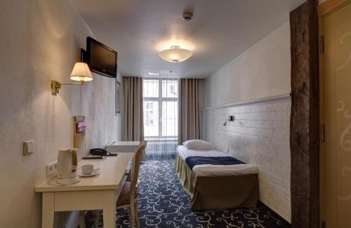 Old Town Hotel | Meriton Old Town Garden Hotel