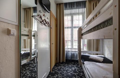 Old Town Hotel | Meriton Old Town Garden Hotel
