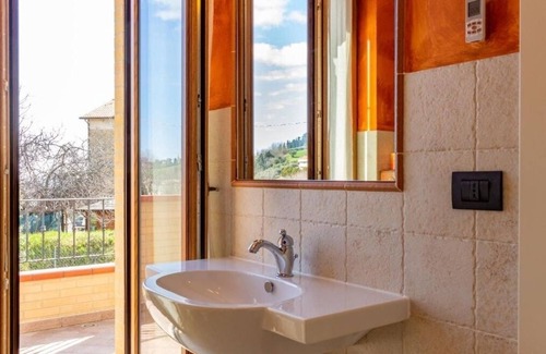 Morrovalle Casa | Merlana house nestled in the Marche countryside