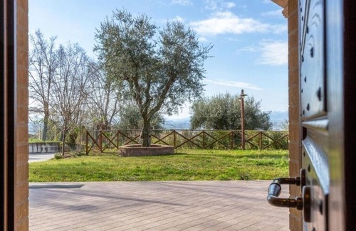 Morrovalle Casa | Merlana house nestled in the Marche countryside