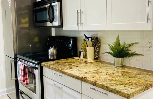 Niagara-on-the-Lake Cabaña | 🍷 Merlot Cottage at 1459: Your Cozy Escape in Niagara! 🌟