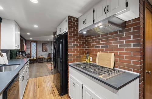 University Heights Casa | Merlot Manor ~ Patio ~ Space ~ Games ~ LOCATION!