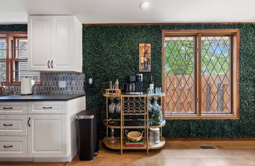 University Heights Casa | Merlot Manor ~ Patio ~ Space ~ Games ~ LOCATION!