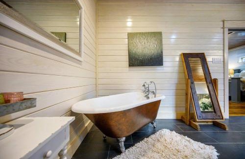 Broken Bow Casa | Merlot Mountain By The Cohost Company