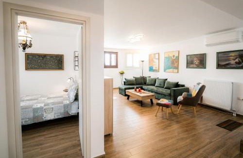 Koropi Apartamento | Mermaid Beachfront Villa