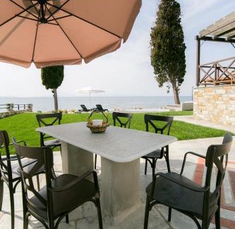 Koropi Apartamento | Mermaid Beachfront Villa