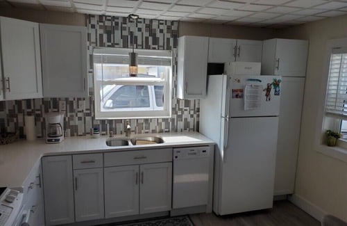 Kiska Beach Casa | Mermaid Cottage 1 Block to Sugar White Sand and Emerald Green Water 2BD + Porch