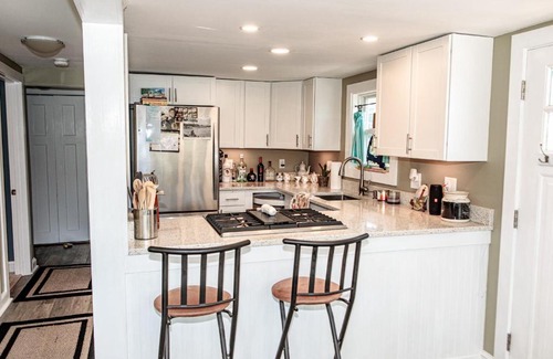Onset Casa | Mermaid House Bar,Sea-Deck,30' GLASS WALL,HOT TUB, E-BIKE