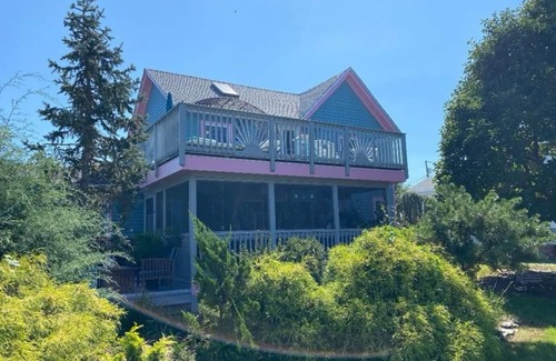 Chincoteague Casa | Mermaid & Mare, Downtown Retreat. Hot Tub, Firepit, fenced yard & Pet Friendly!