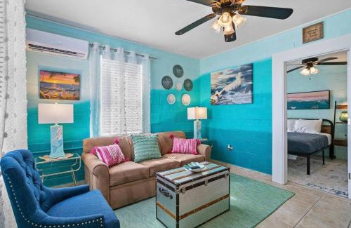 Tampa Casa | Mermaids Grotto WATERFRONT 1BR Apt with Bay View