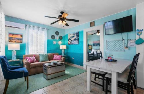 Tampa Casa | Mermaids Grotto WATERFRONT 1BR Apt with Bay View