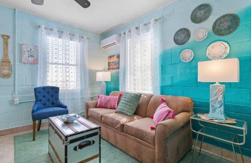 Tampa Casa | Mermaids Grotto WATERFRONT 1BR Apt with Bay View