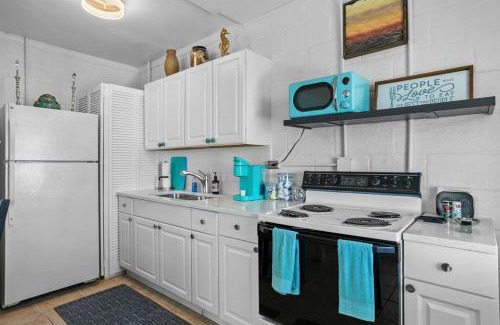 Tampa Casa | Mermaids Grotto WATERFRONT 1BR Apt with Bay View