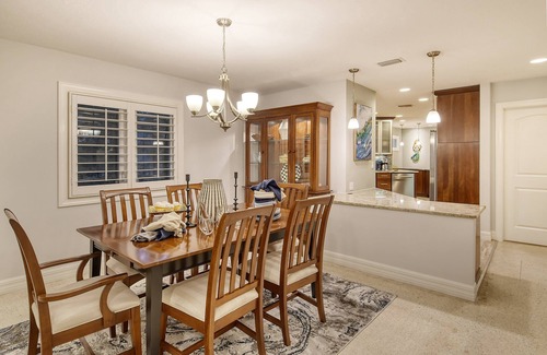 Saint Armands Key Casa | Mermaids Oasis | Private Pool, Hot Tub, & 5 Minute Walk to St. Armands Circle & Lido Key Beach!