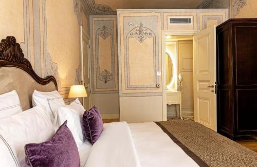 Galata Hotel | Meroddi Barnathan Hotel