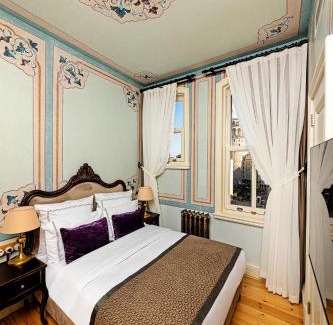Galata Hotel | Meroddi Barnathan Hotel