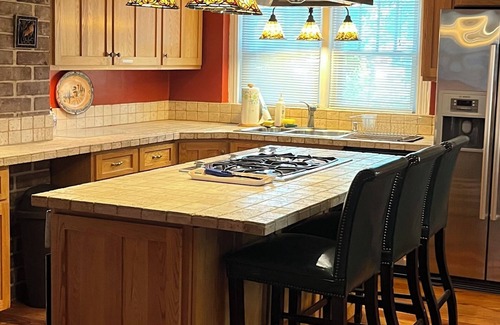 Whiteville Otro | Merri Mac Farmhouse Spacious 4-bedroom house with WiFi, AC , 2 car garage