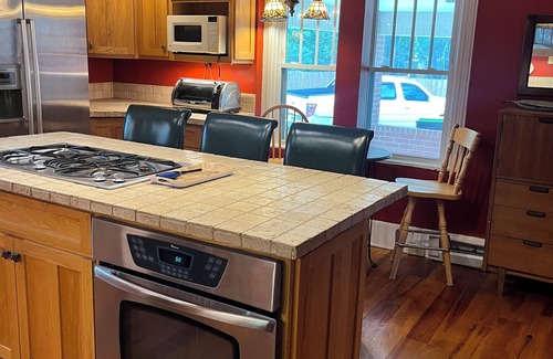 Whiteville Otro | Merri Mac Farmhouse Spacious 4-bedroom house with WiFi, AC , 2 car garage