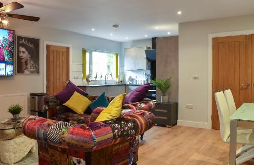 Street Casa | Merriman Lodge