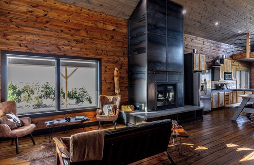 Valentine Cabina | Merritt Dam Road Hill House
