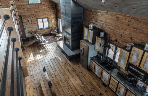 Valentine Cabina | Merritt Dam Road Hill House