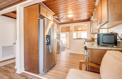 Merritt Island Cabaña | Merritt Island Home w/ Deck & River View!