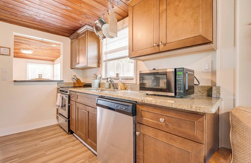 Merritt Island Cabaña | Merritt Island Home w/ Deck & River View!