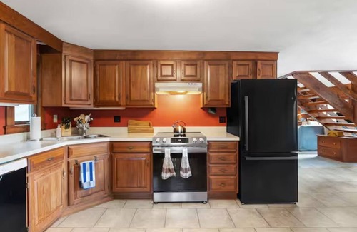 New Durham Casa | Merrymeeting Lake Private Beach, Gazebo & Hot Tub