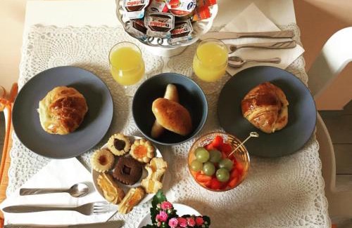 Monti Cama Y Desayuno | Merulana Suite 2
