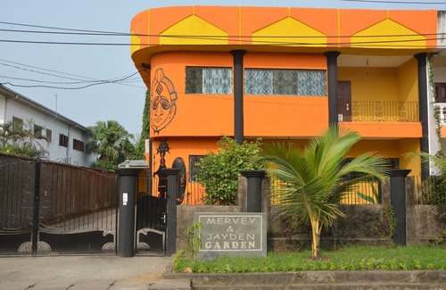 Douala Villa | "Mervey & Jayden Garden": Villa y apartamentos